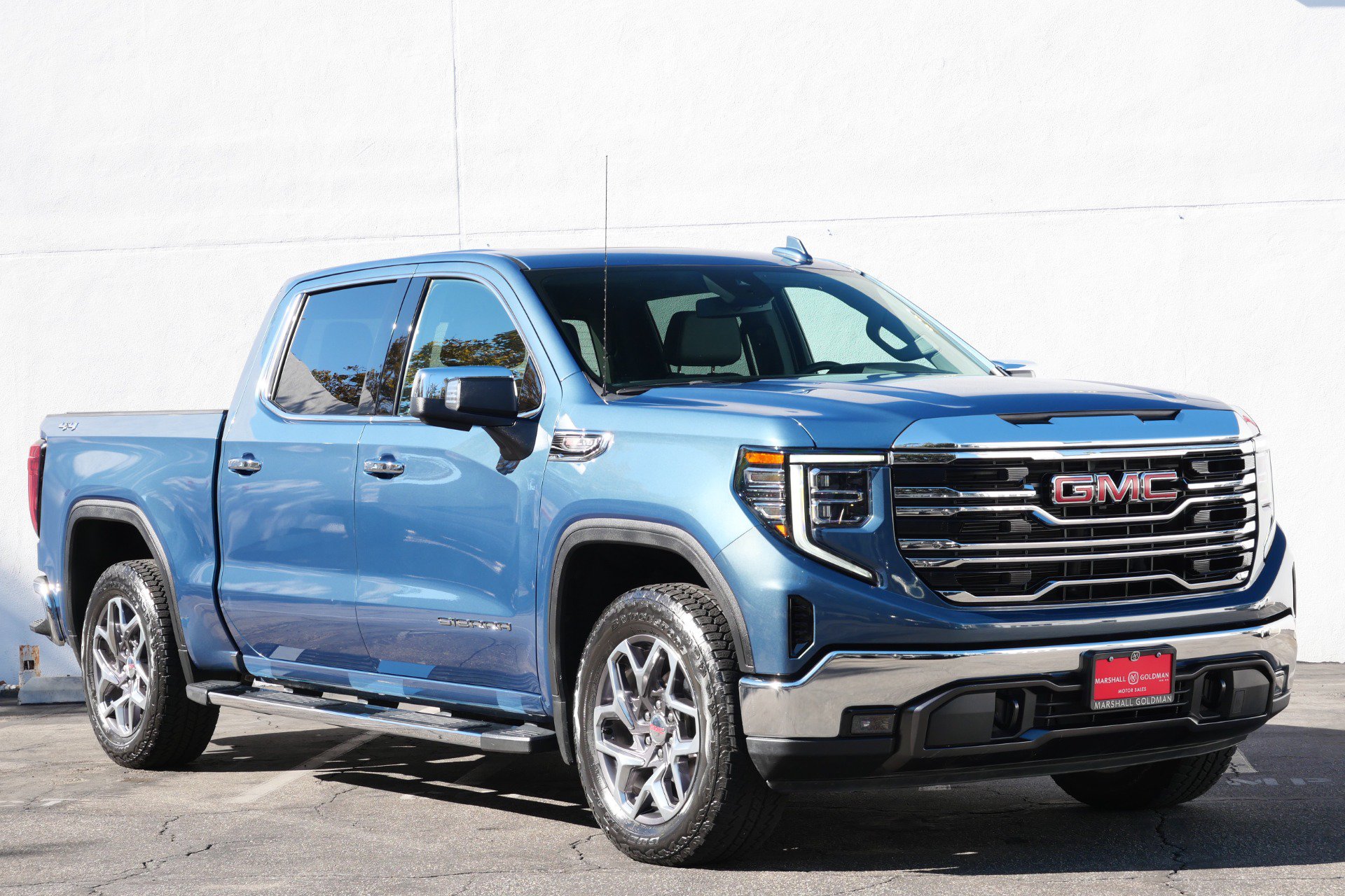 Used 2024 GMC Sierra 1500 SLT w/ SLT Premium Package AWD/4WD image 3