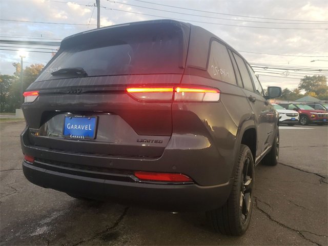 New 2025 Jeep Grand Cherokee Limited w/ Black Appearance Package image 15