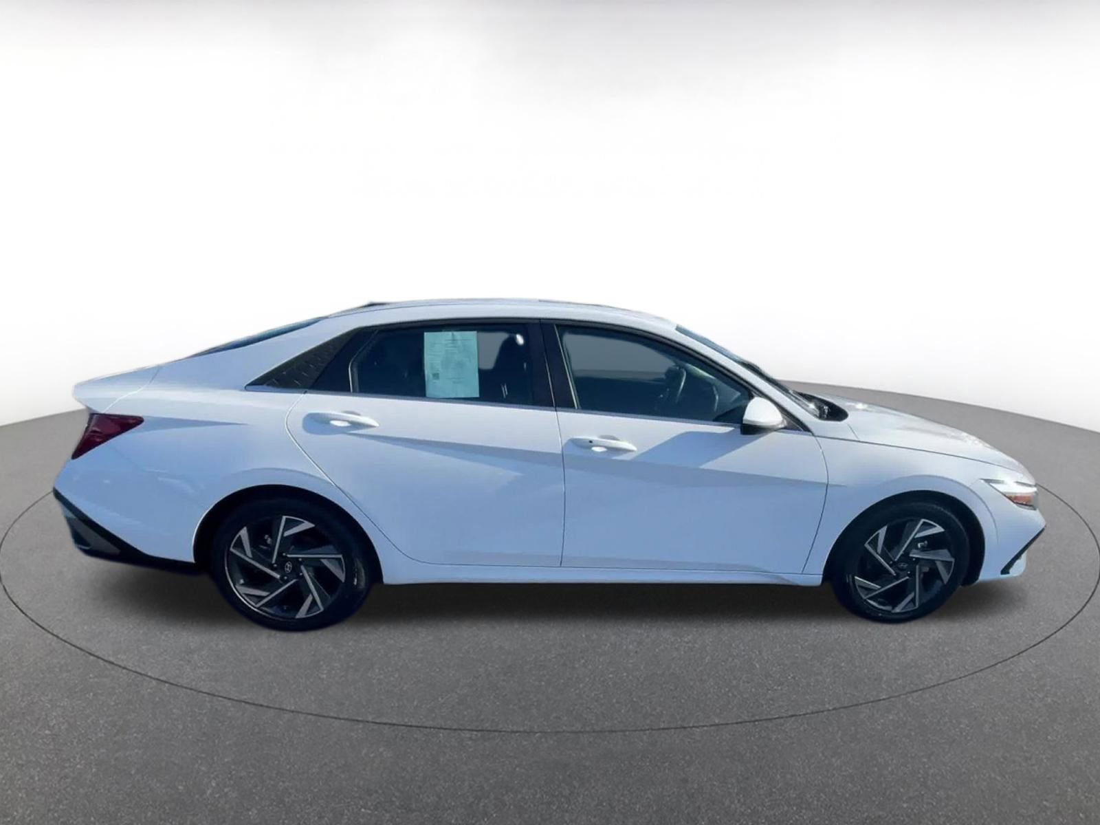 Used 2025 Hyundai Elantra SEL image 16