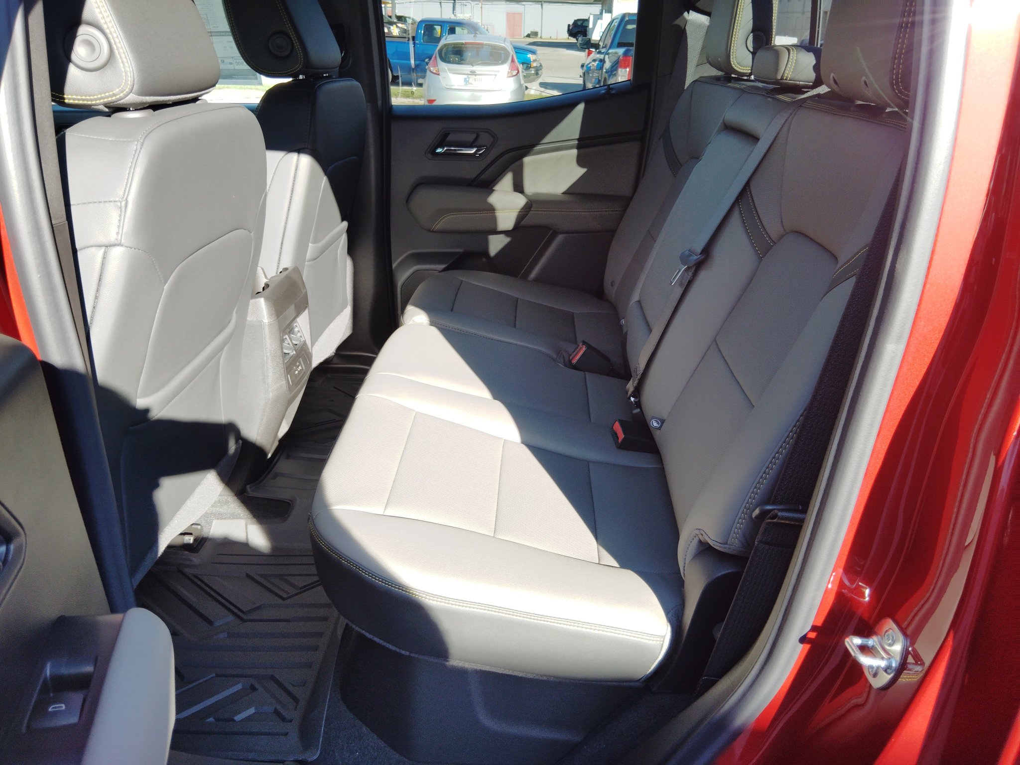 New 2026 Chevrolet Colorado ZR2 w/ Technology Package AWD/4WD image 26