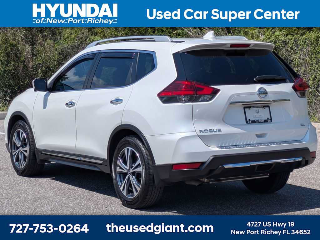 Used 2017 Nissan Rogue SL w/ SL Premium Package FWD image 3