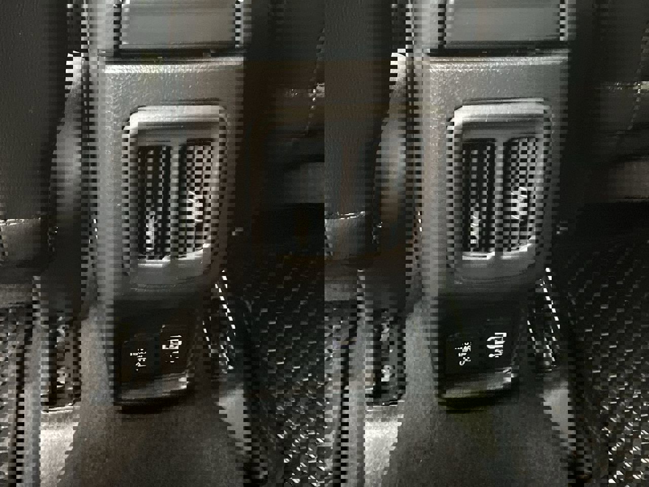 Used 2019 Jeep Compass Latitude w/ Cold Weather Group image 11