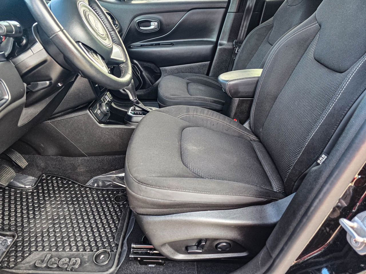 Used 2023 Jeep Renegade Altitude w/ Convenience Group I AWD/4WD image 13