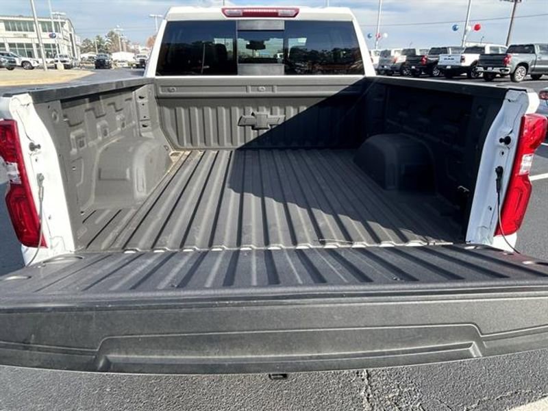 Used 2025 Chevrolet Silverado 1500 LT Trail Boss w/ Convenience Package II AWD/4WD image 11