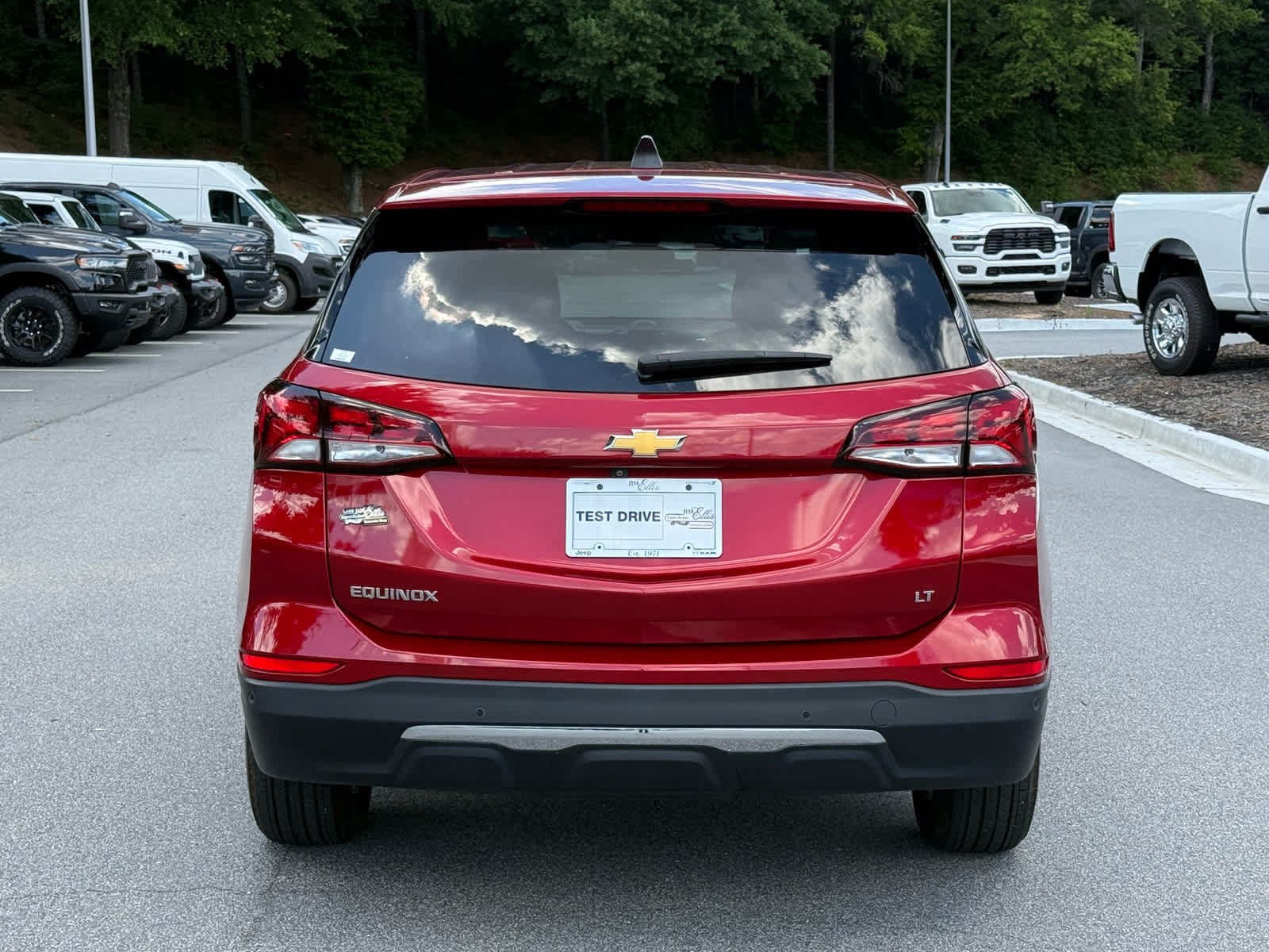 Used 2024 Chevrolet Equinox LT FWD image 4