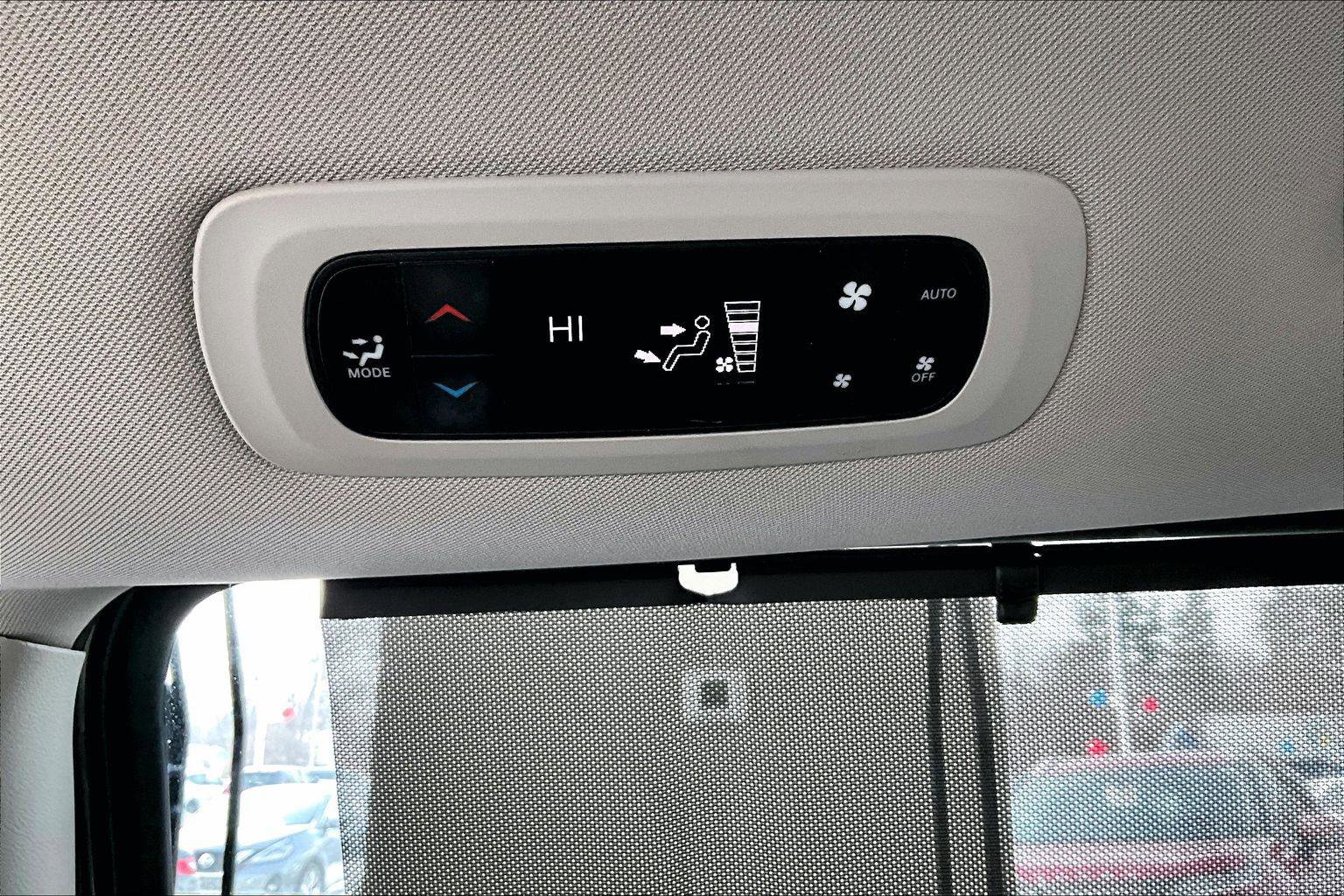 Used 2023 Chrysler Pacifica Touring-L image 35
