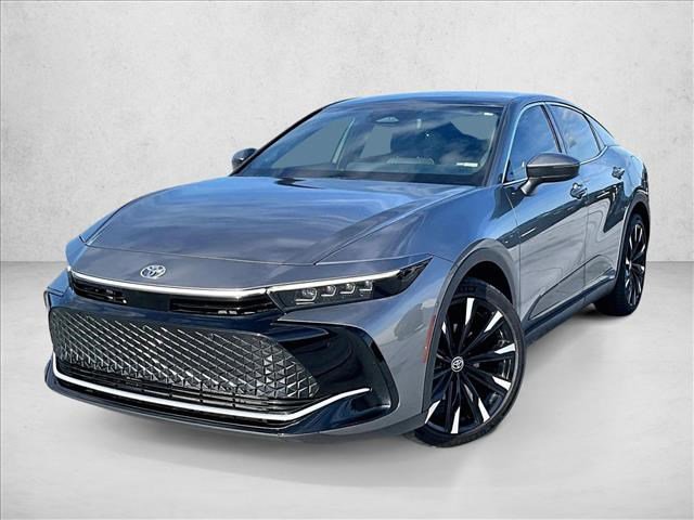 Used 2023 Toyota Crown Platinum image 1