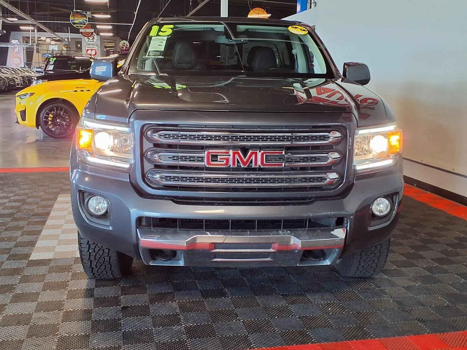 Used 2015 GMC Canyon SLE w/ All-Terrain Package AWD/4WD image 3