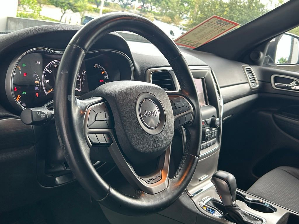 Used 2019 Jeep Grand Cherokee Laredo image 38