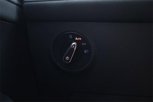 New 2025 Volkswagen Taos SE image 20