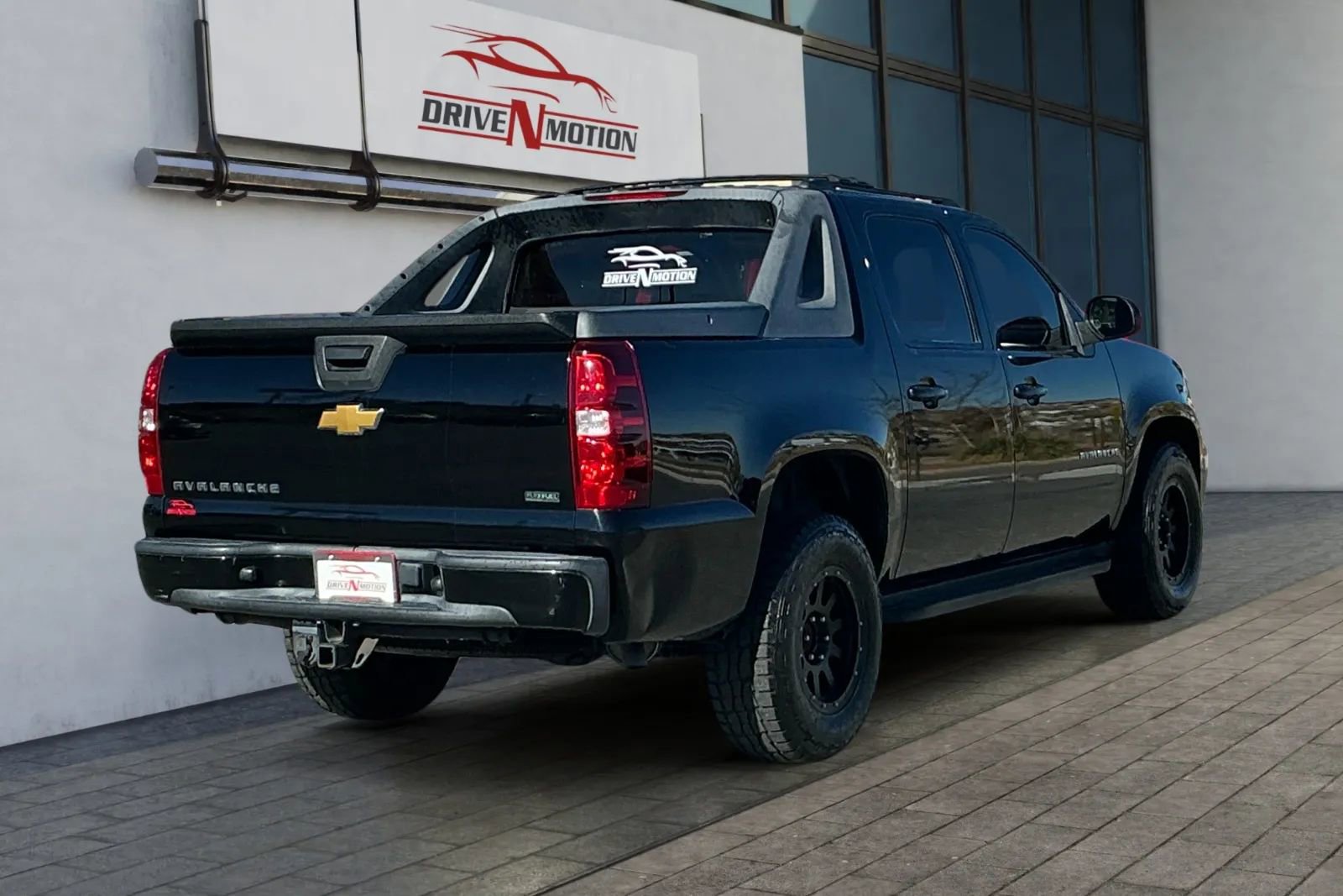 Used 2012 Chevrolet Avalanche LS image 4