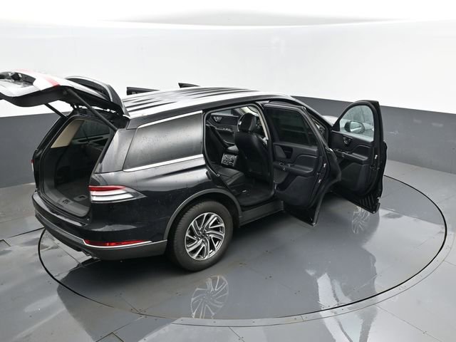 Used 2023 Lincoln Aviator AWD image 32