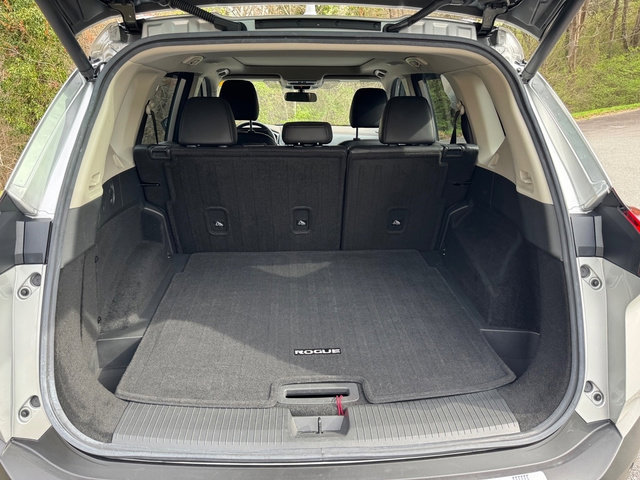 Used 2021 Nissan Rogue SV w/ Premium Package FWD image 14