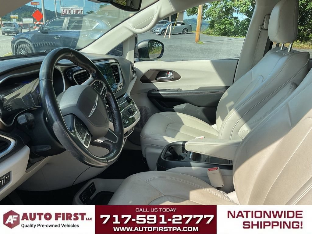 Used 2019 Chrysler Pacifica Touring-L w/ Advanced Safetytec Group FWD image 6