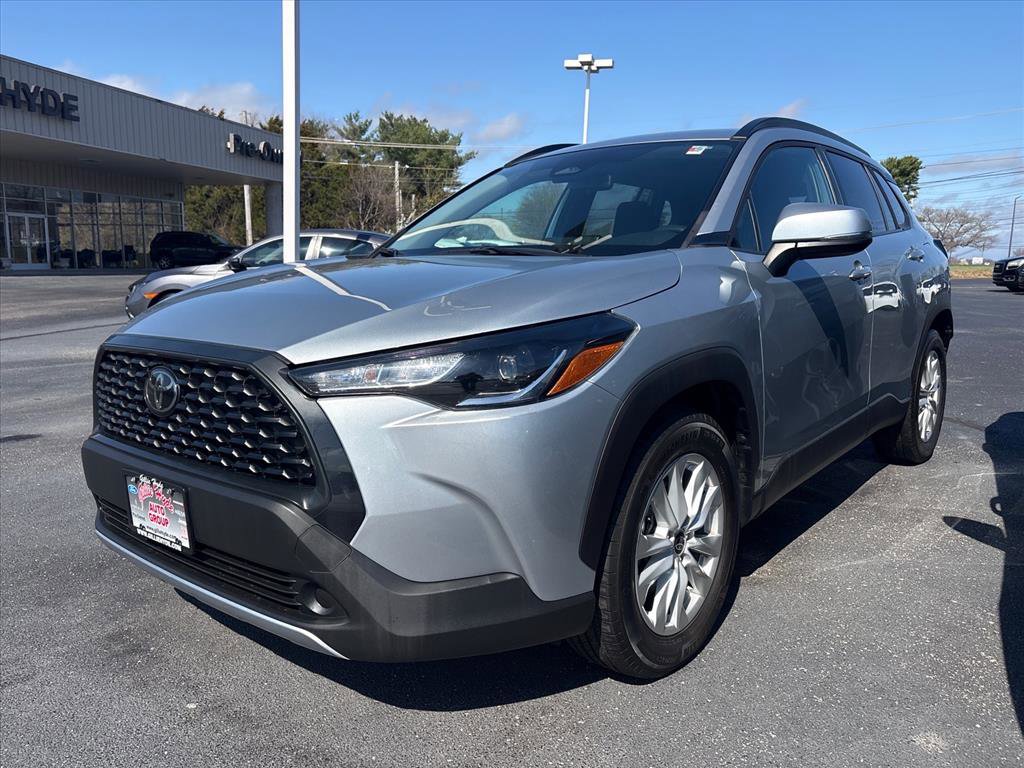 Used 2023 Toyota Corolla Cross LE image 1