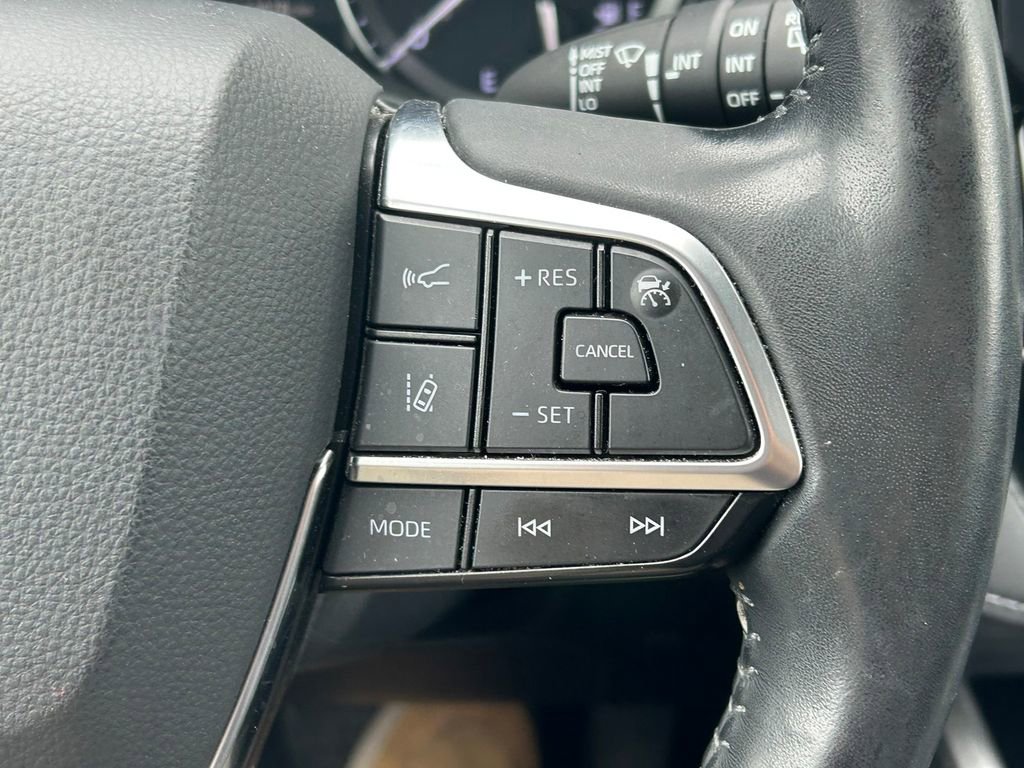 Used 2020 Toyota Highlander XLE FWD image 42
