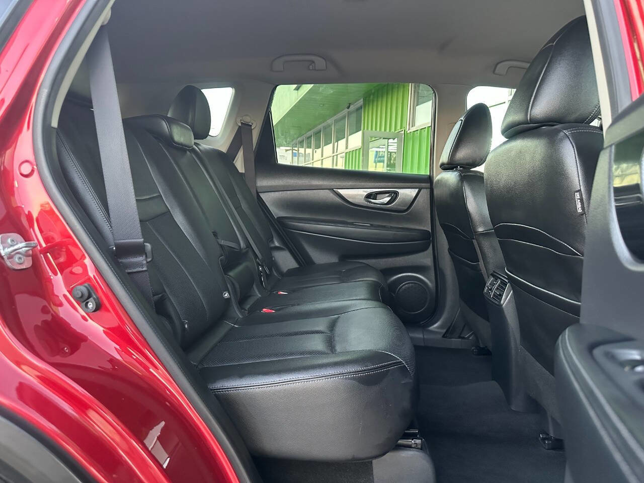 Used 2016 Nissan Rogue SL image 25