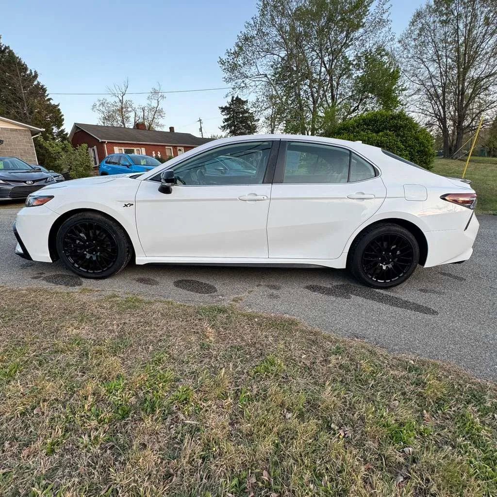 Used 2023 Toyota Camry SE FWD image 6