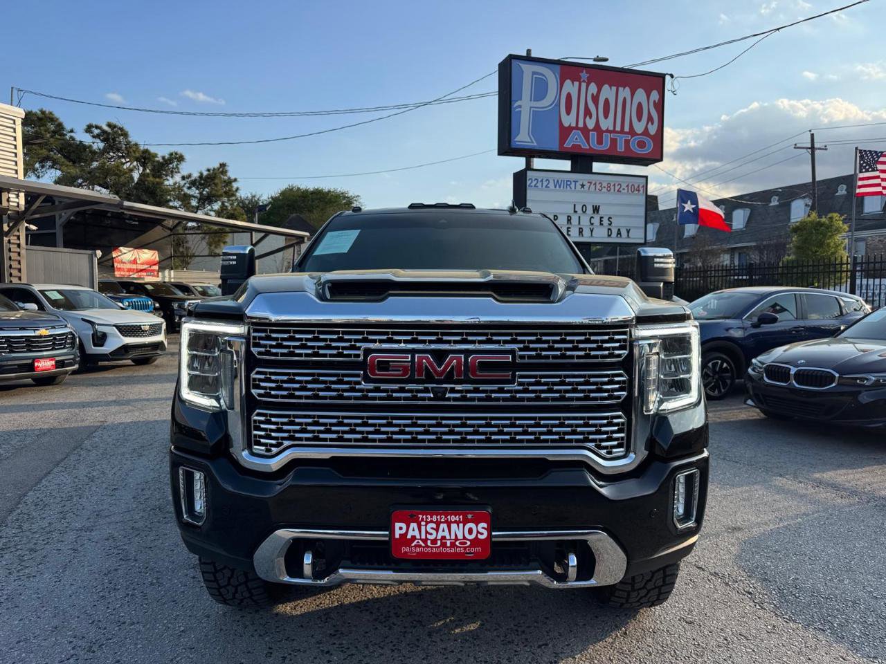 Used 2021 GMC Sierra 2500 Denali w/ Denali Black Diamond Edition AWD/4WD image 3