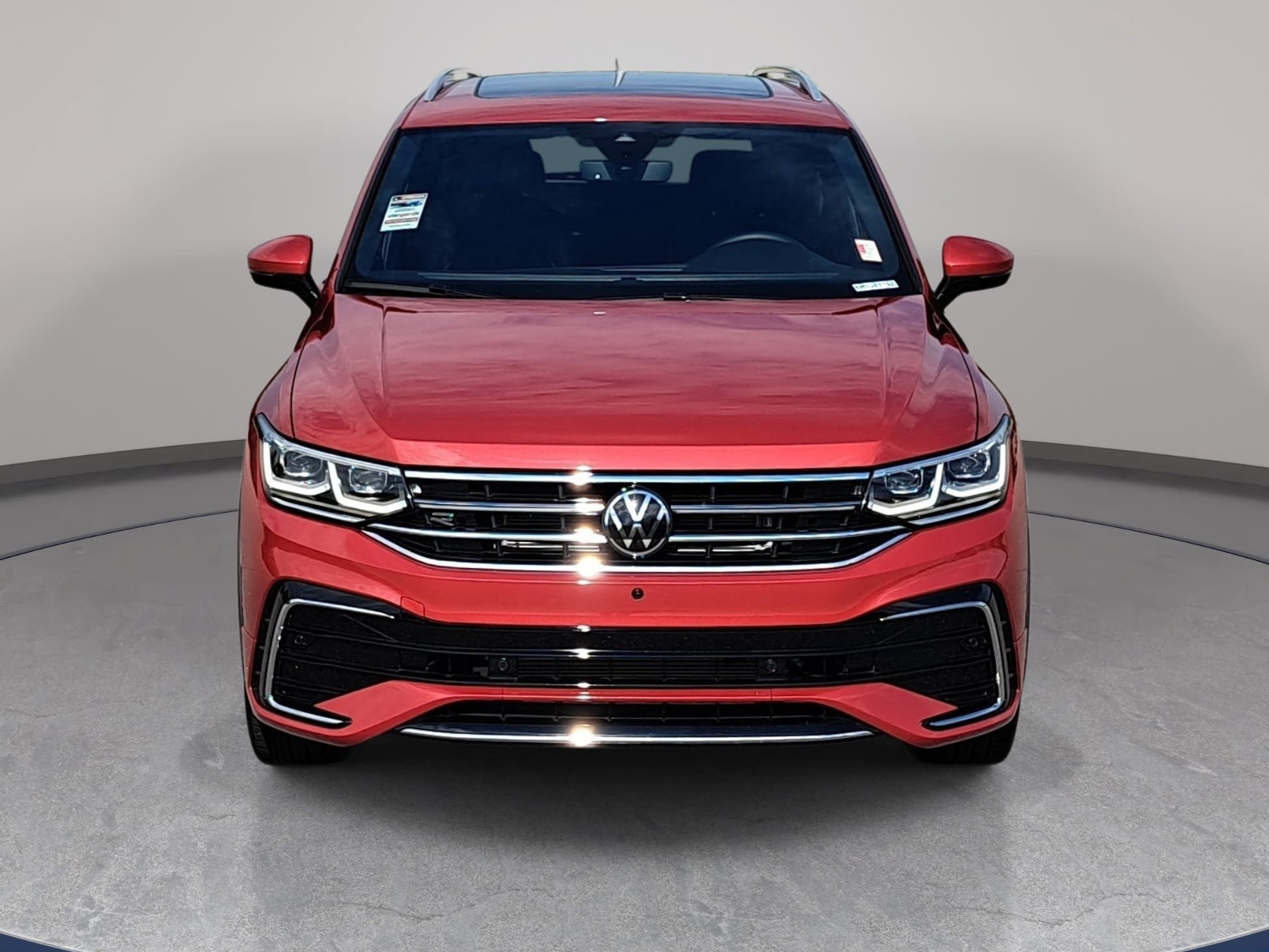 Certified 2024 Volkswagen Tiguan SEL R-Line AWD/4WD image 2