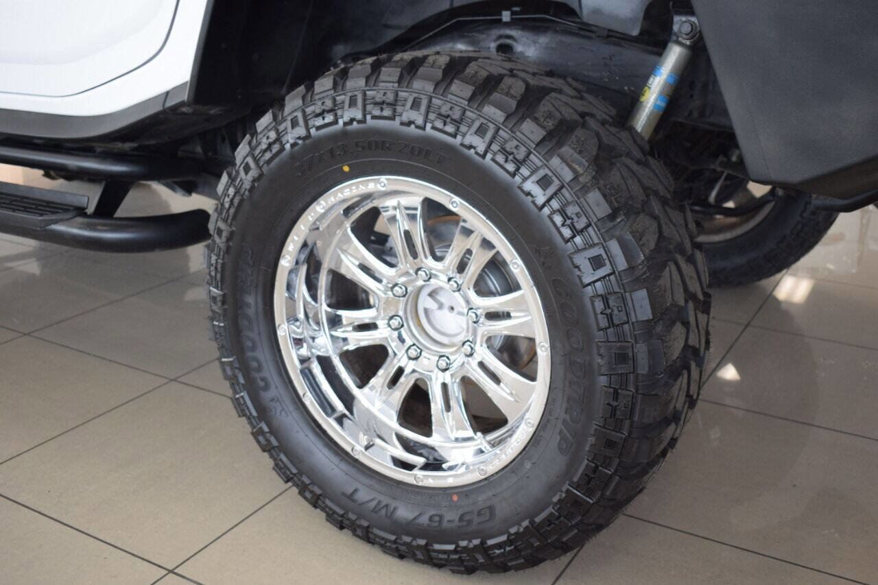 Used 2003 HUMMER H2 w/ Preferred Equipment Group image 17