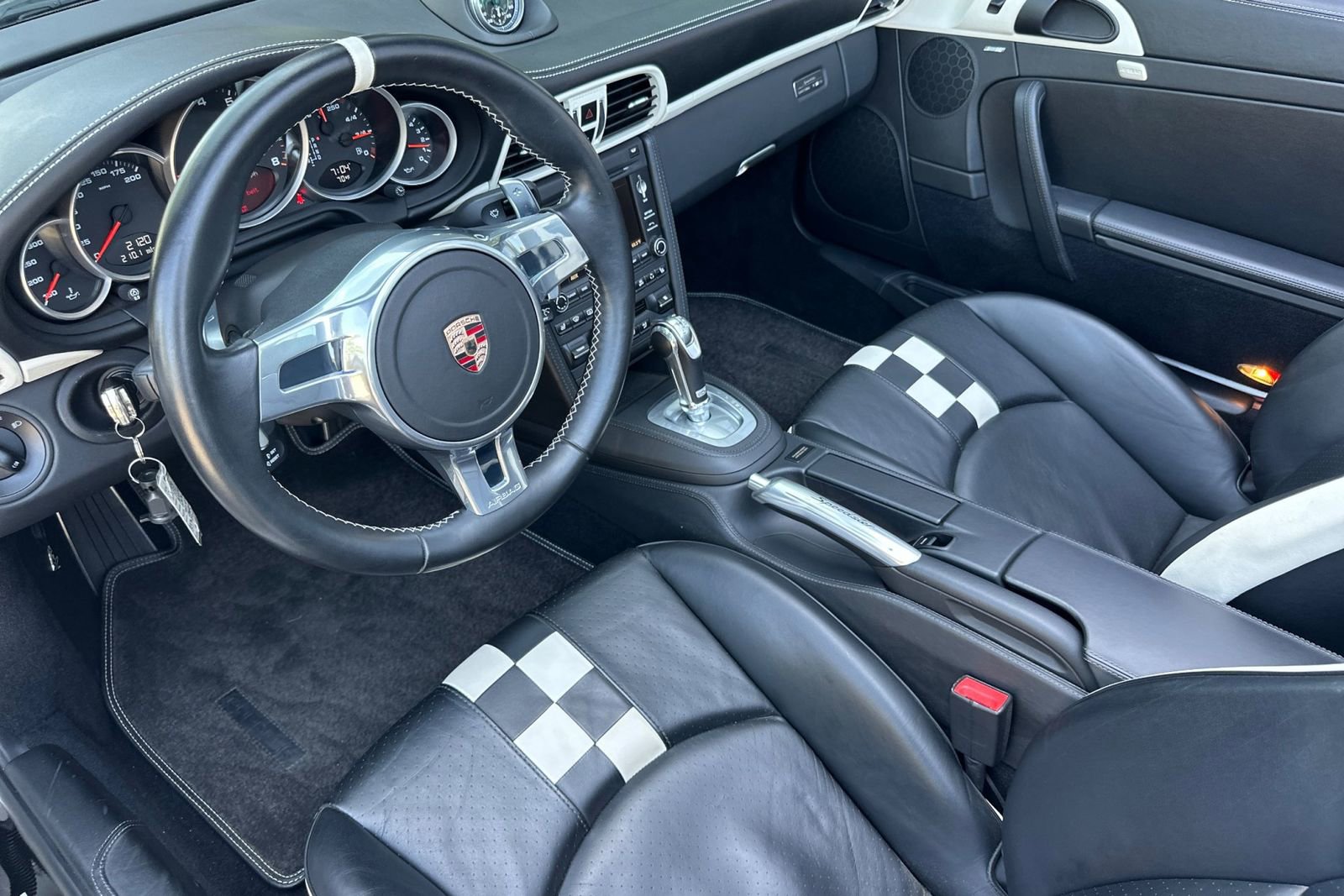 Used 2011 Porsche 911 Carrera 4S AWD/4WD image 4