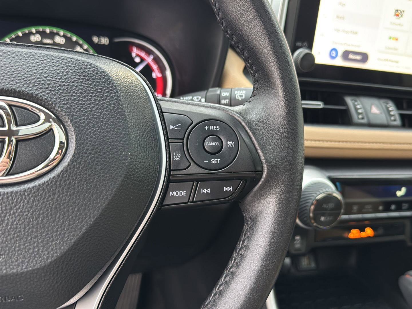 Used 2023 Toyota RAV4 XLE Premium image 19