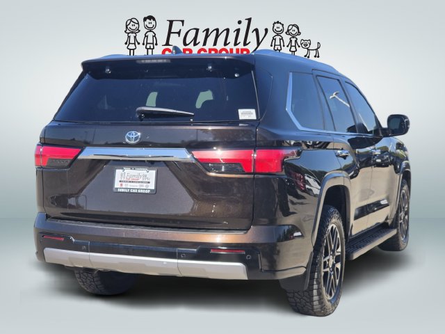 Used 2024 Toyota Sequoia Limited w/ Tow Technology Package AWD/4WD image 4