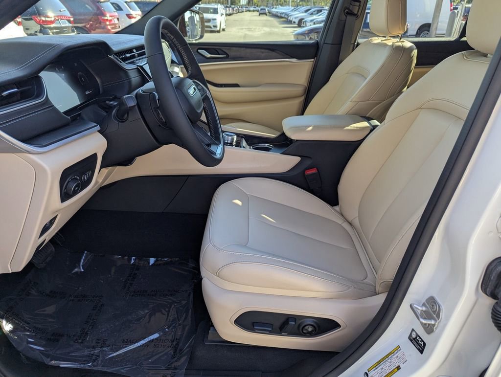 Used 2025 Jeep Grand Cherokee Limited image 22