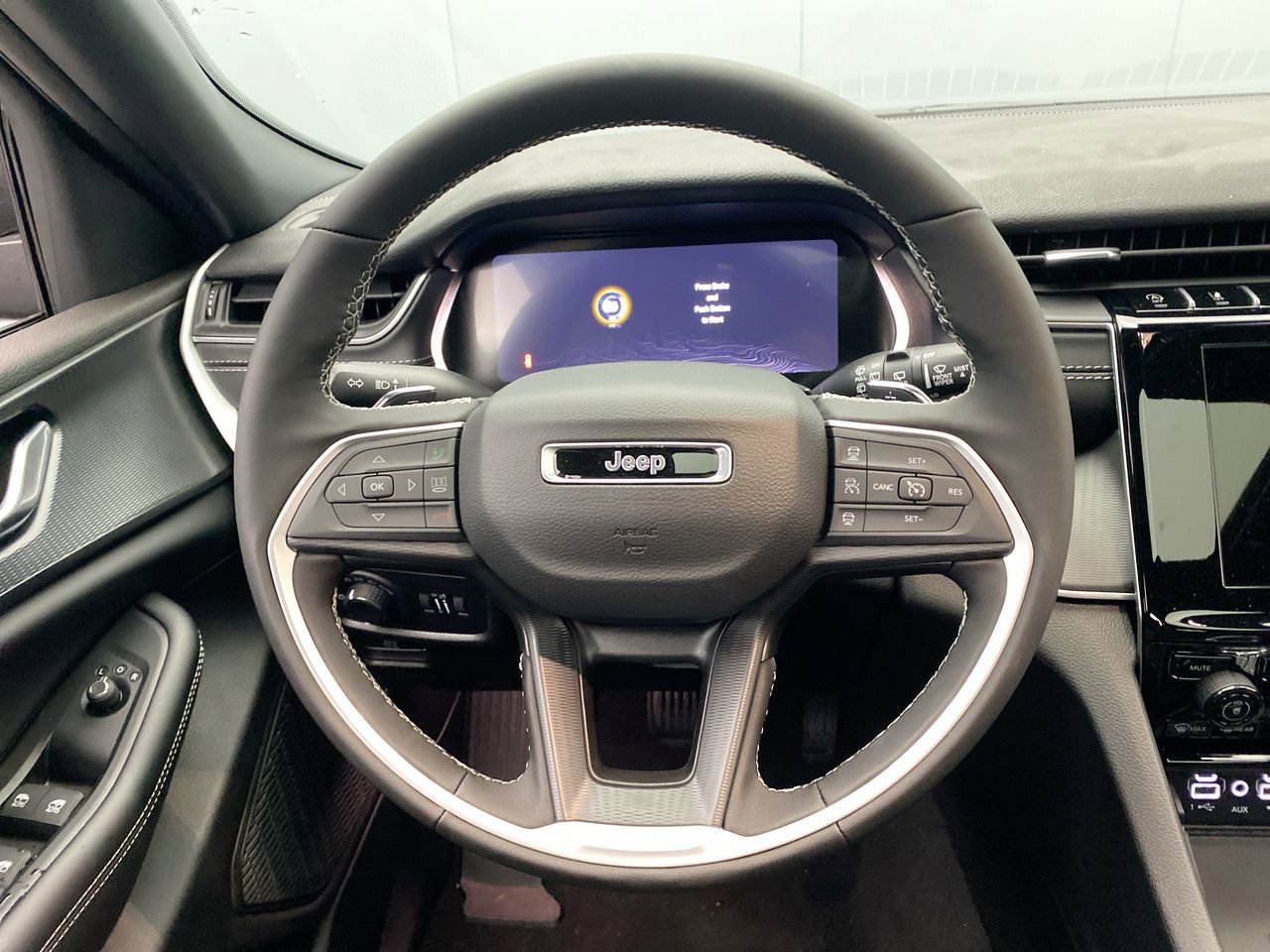 New 2025 Jeep Grand Cherokee Laredo X w/ Luxury Tech Group I AWD/4WD image 16
