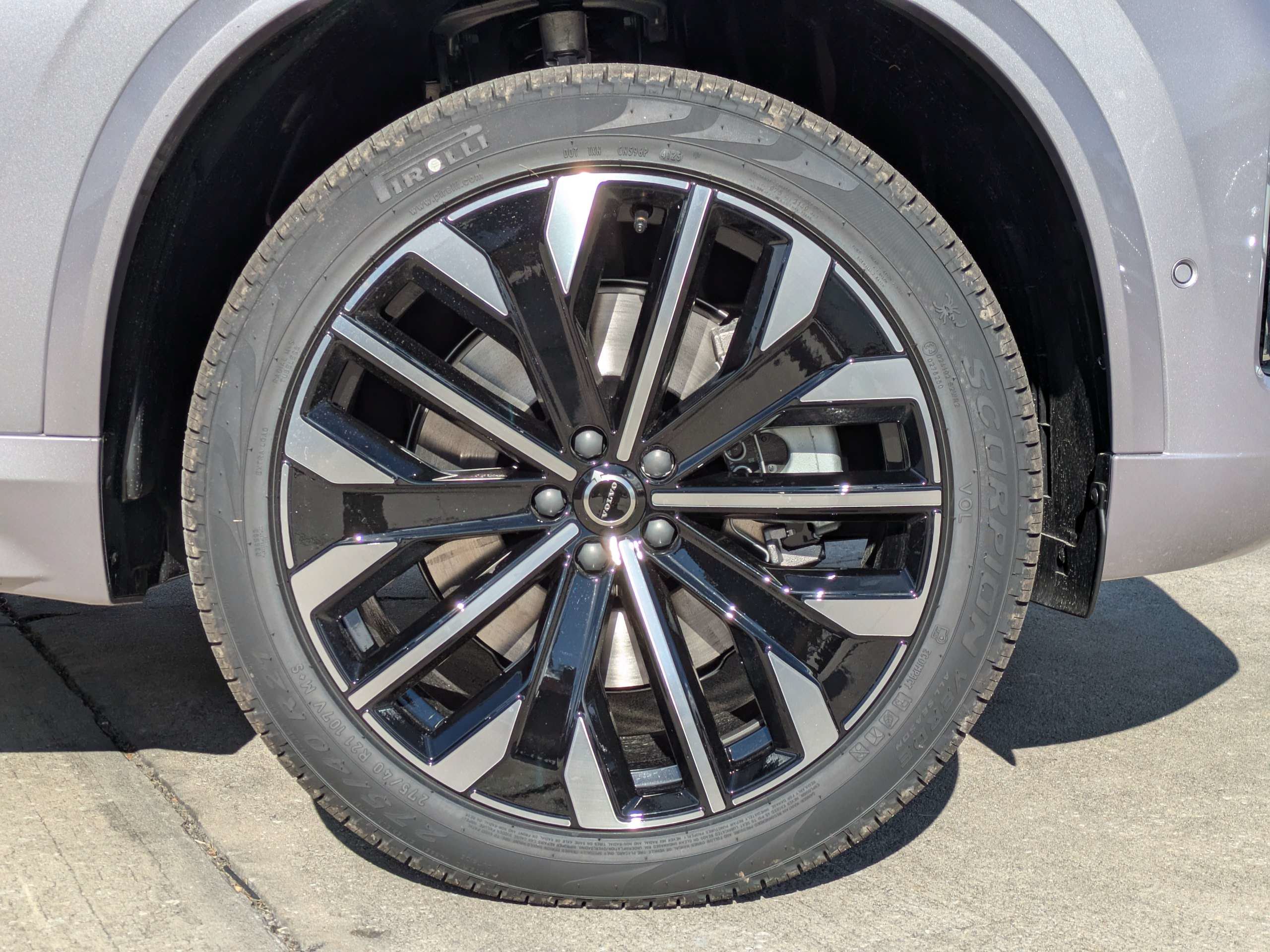 New 2026 Volvo XC90 T8 Plus w/ Protection Package Premier AWD/4WD image 11