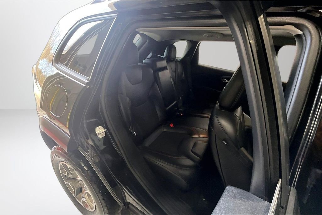 Used 2020 Jeep Cherokee Trailhawk w/ Comfort & Convenience Group image 25