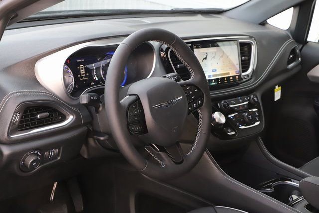 New 2026 Chrysler Pacifica Limited w/ S Appearance Package image 12