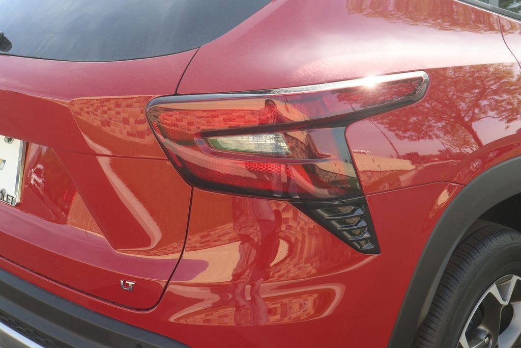 New 2026 Chevrolet Trax LT w/ Driver Confidence Package FWD image 7