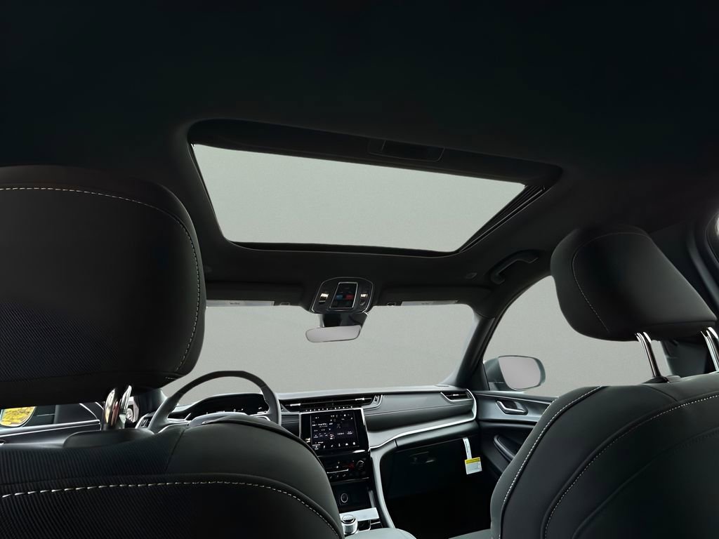 New 2025 Jeep Grand Cherokee L Laredo w/ Luxury Tech Group I image 30