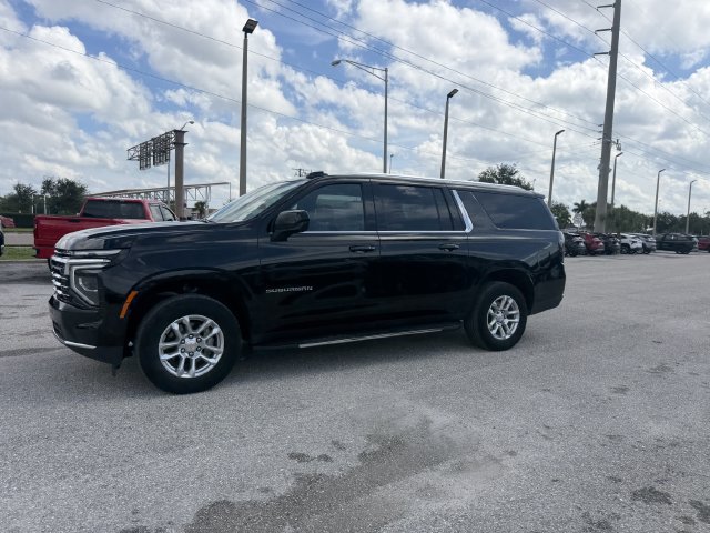 Used 2025 Chevrolet Suburban LT RWD image 10