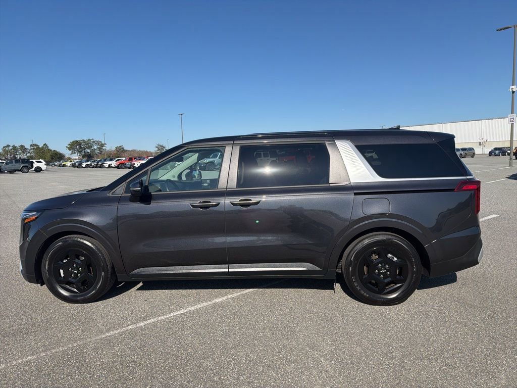 Used 2025 Kia Carnival image 9