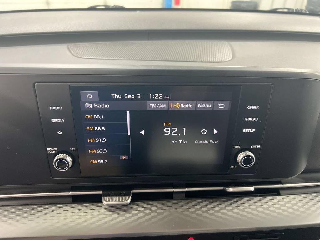 Used 2023 Kia Carnival LX FWD image 14