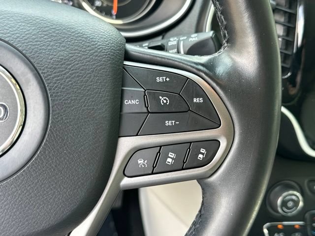 Used 2019 Jeep Cherokee Limited w/ Luxury Group AWD/4WD image 8