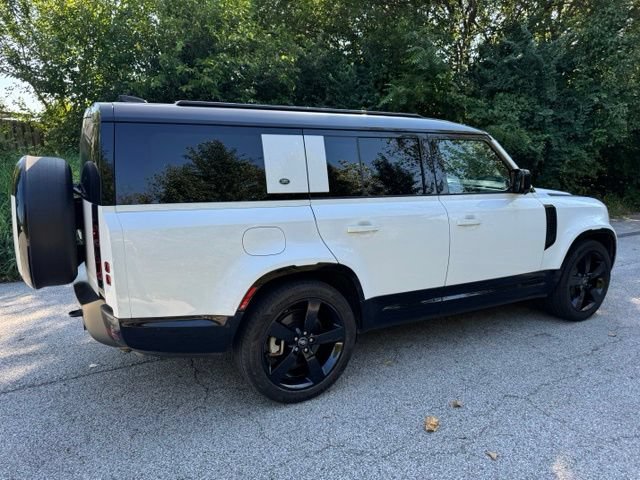 Certified 2024 Land Rover Defender 130 X-Dynamic SE AWD/4WD image 5
