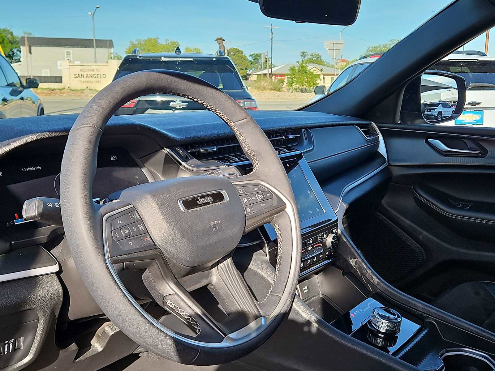 Used 2025 Jeep Grand Cherokee L Laredo image 10