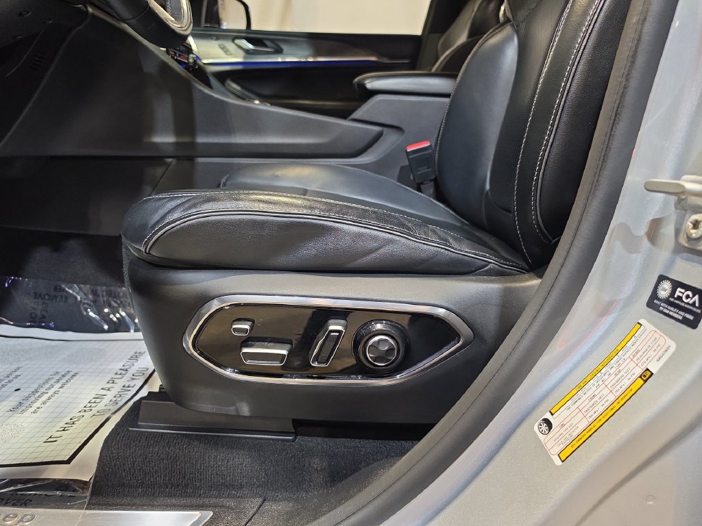 Used 2022 Jeep Grand Cherokee L Overland w/ Luxury Tech Group IV AWD/4WD image 14