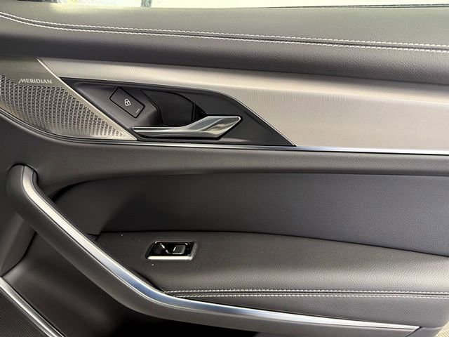 Certified 2025 Jaguar F-PACE R-Dynamic S image 33