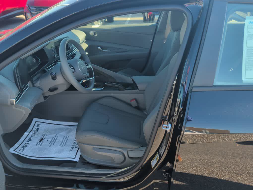New 2026 Hyundai Elantra SE FWD image 23