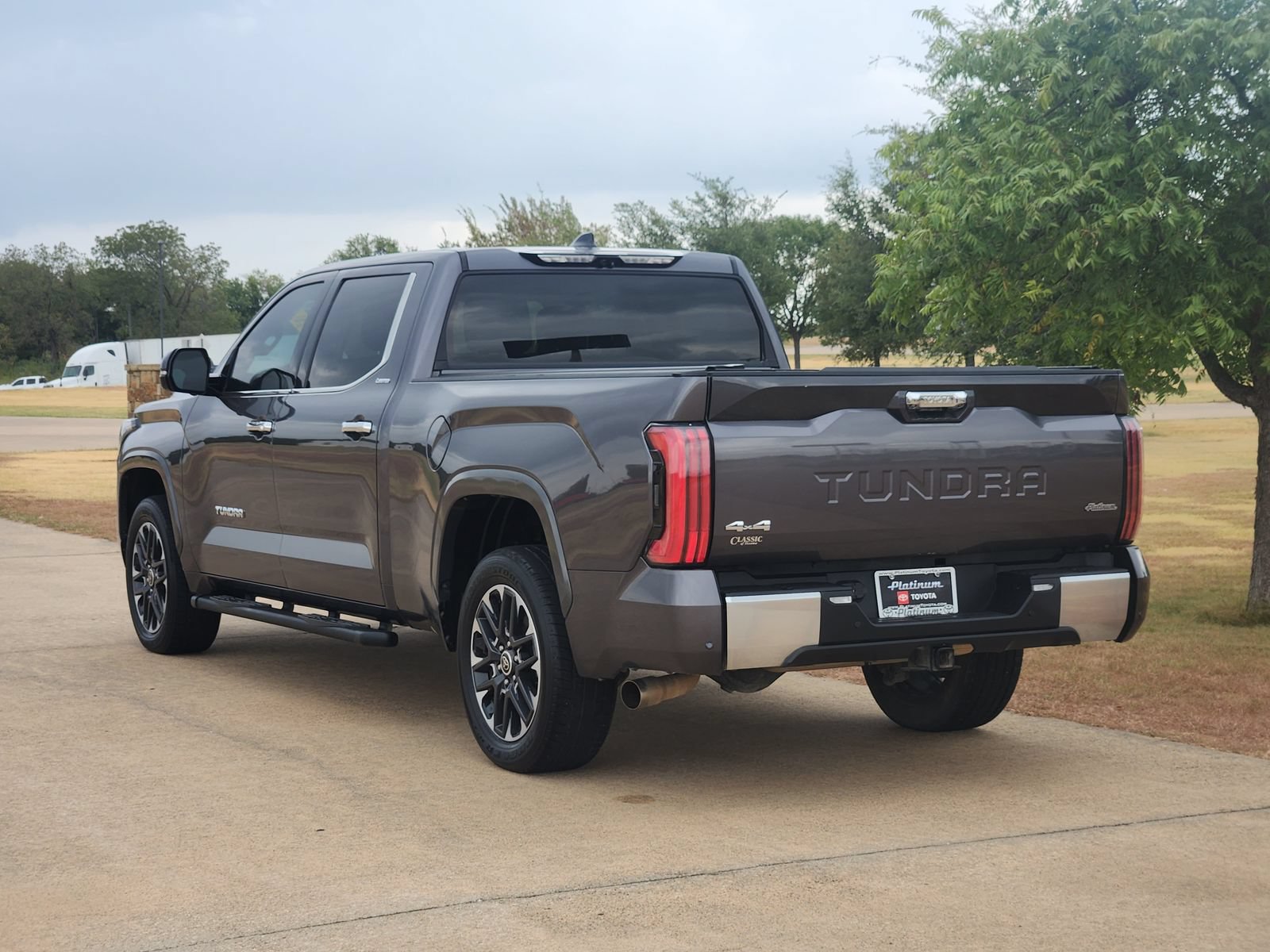 Used 2022 Toyota Tundra Limited AWD/4WD image 5