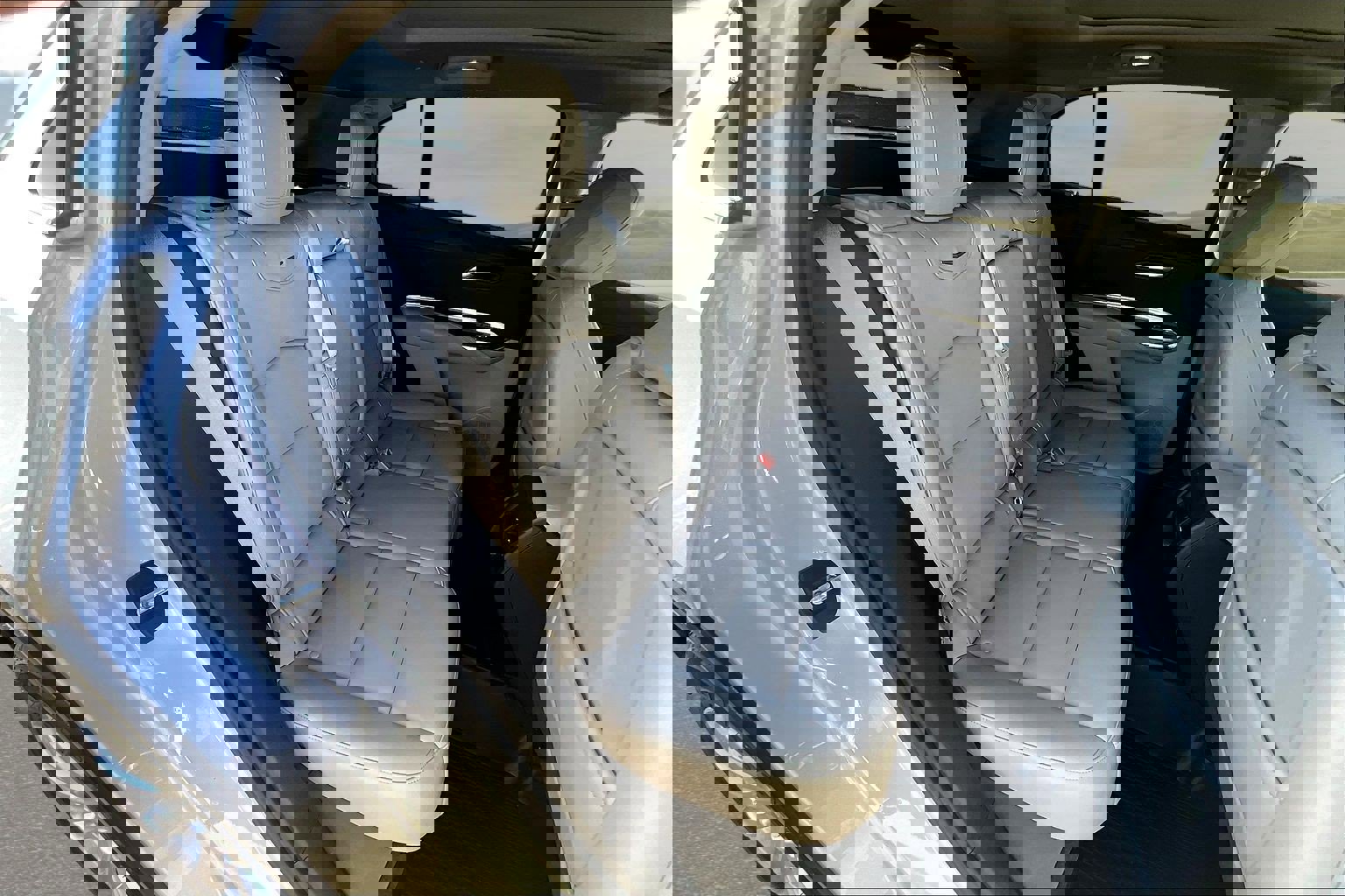 Used 2022 Cadillac XT4 Luxury w/ Cold Weather Package image 16