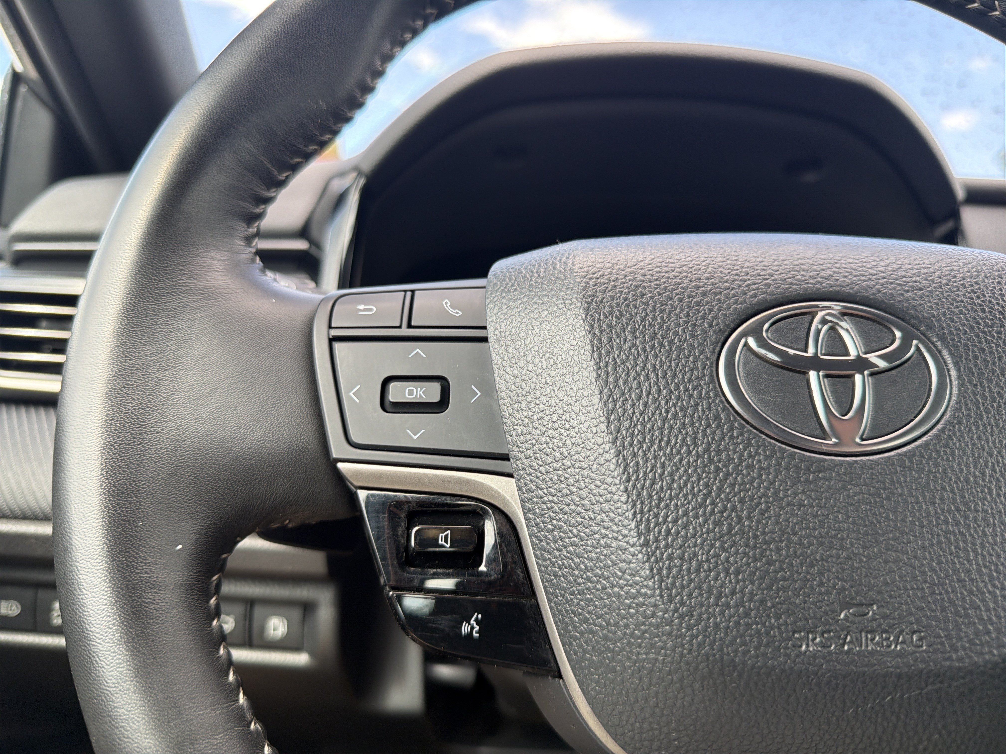 Certified 2025 Toyota Camry SE FWD image 9