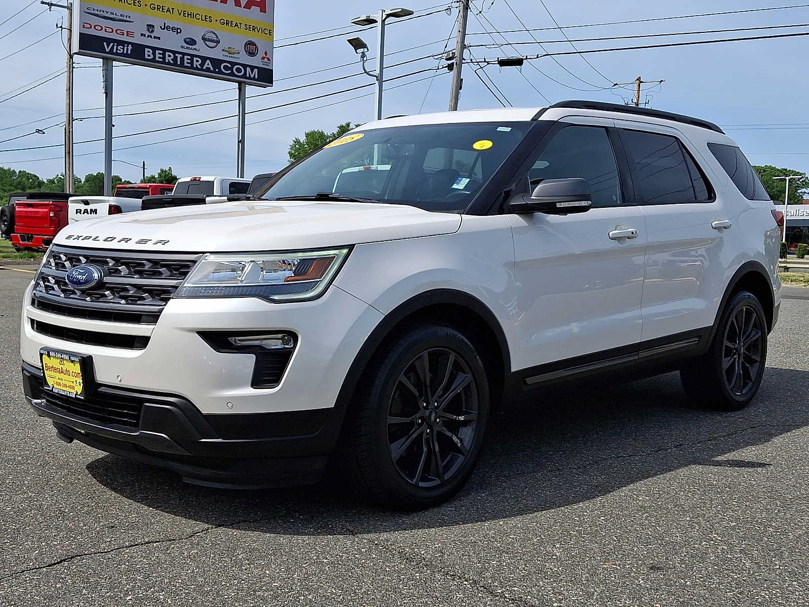 Used 2018 Ford Explorer XLT w/ Equipment Group 202A AWD/4WD image 3