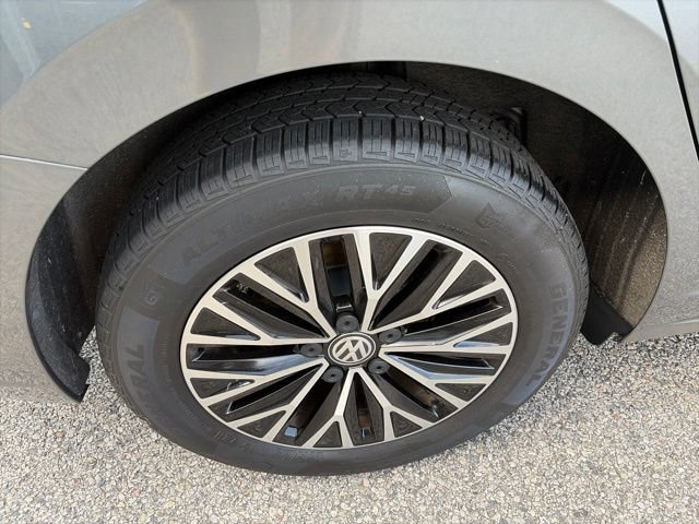 Used 2019 Volkswagen Jetta SE w/ Cold Weather Package FWD image 10
