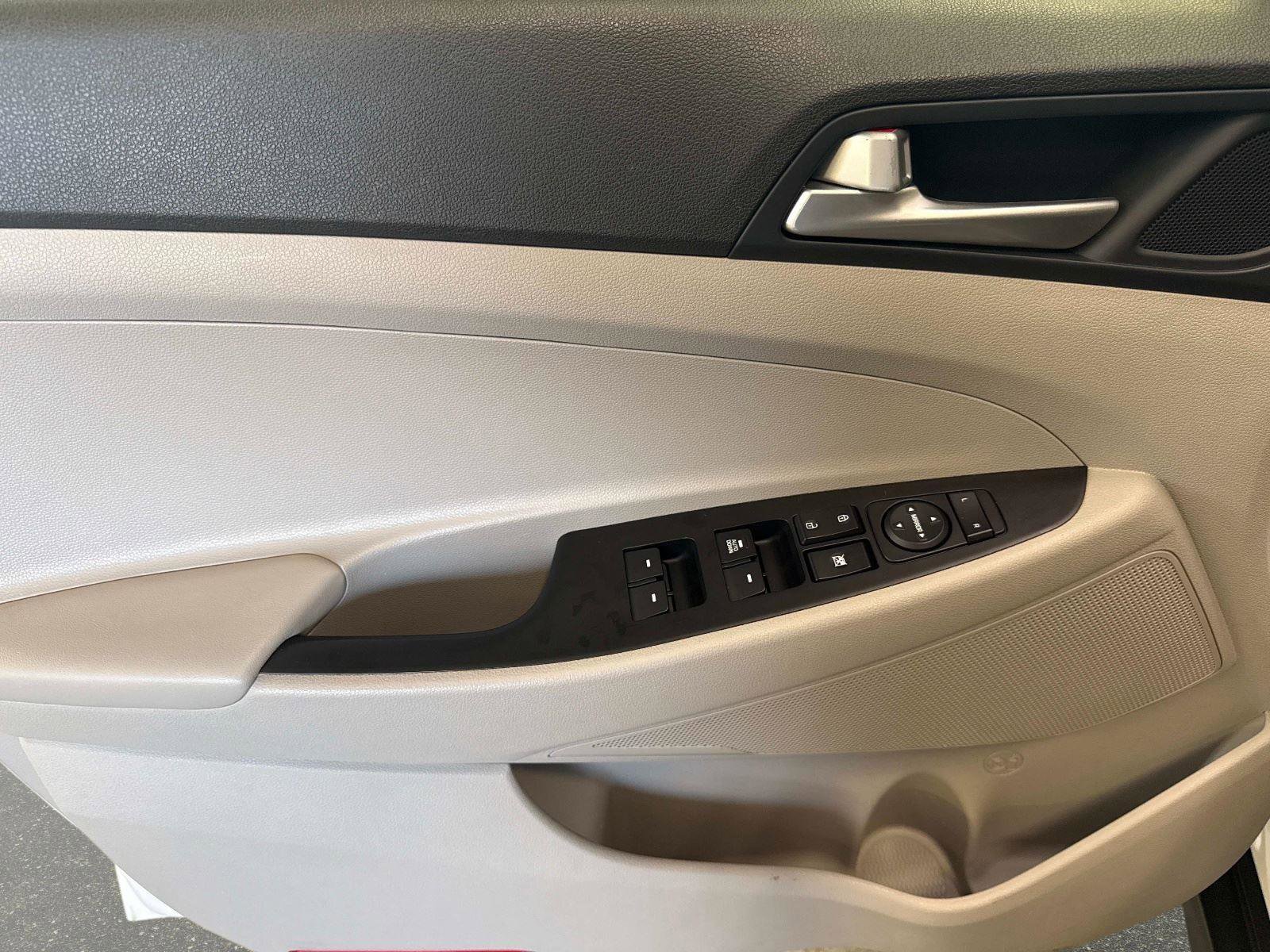 Used 2019 Hyundai Tucson SE image 17